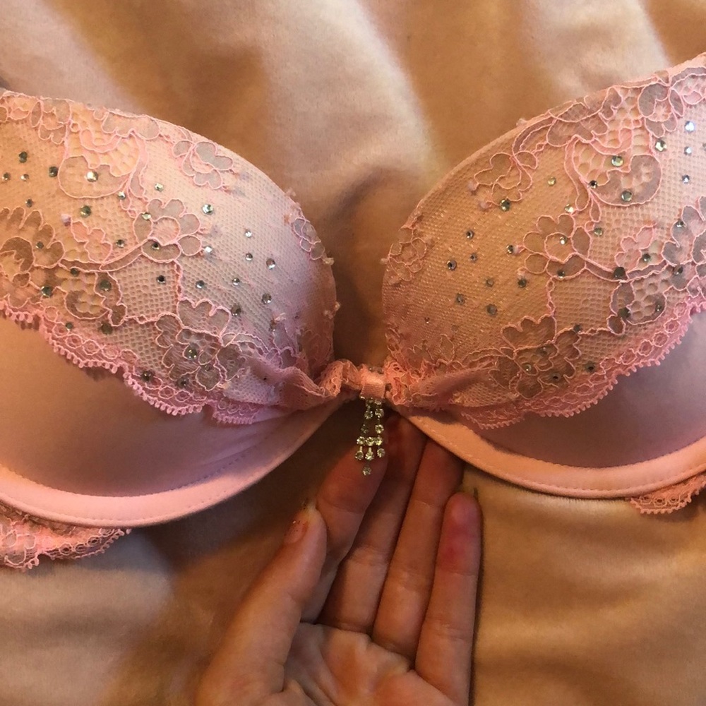 Victoria’s Secret pink crystal push-up! 32B